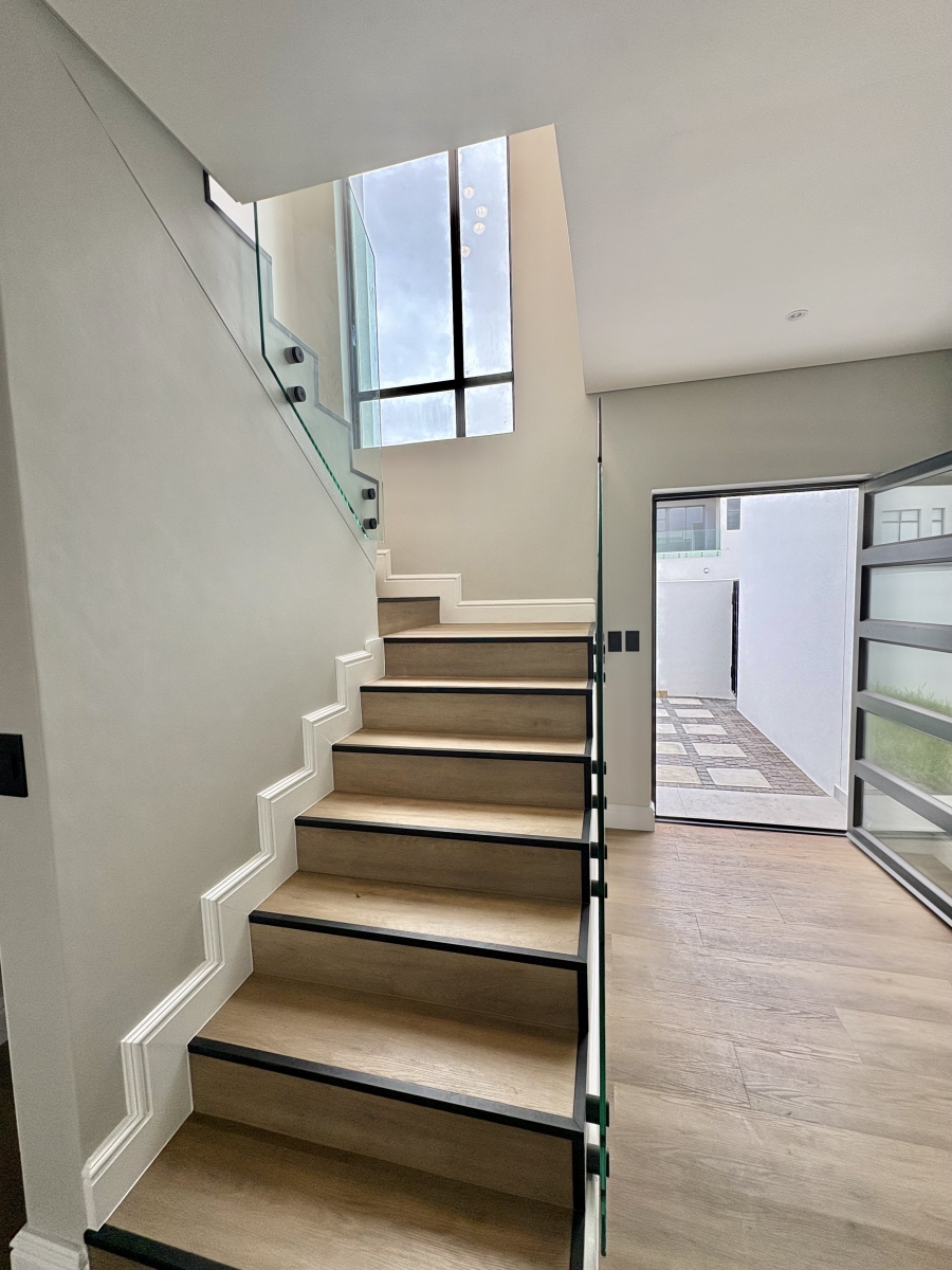 4 Bedroom Property for Sale in Sandown Western Cape
